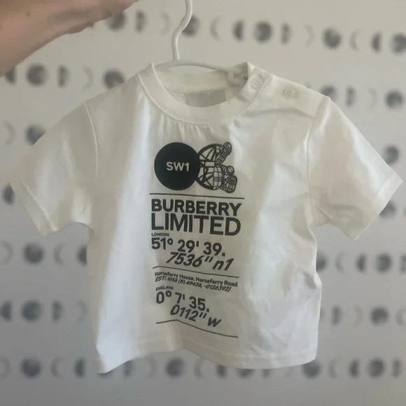 🆕 Burberry White Kids Graphic Tee - Picture 2 of 4